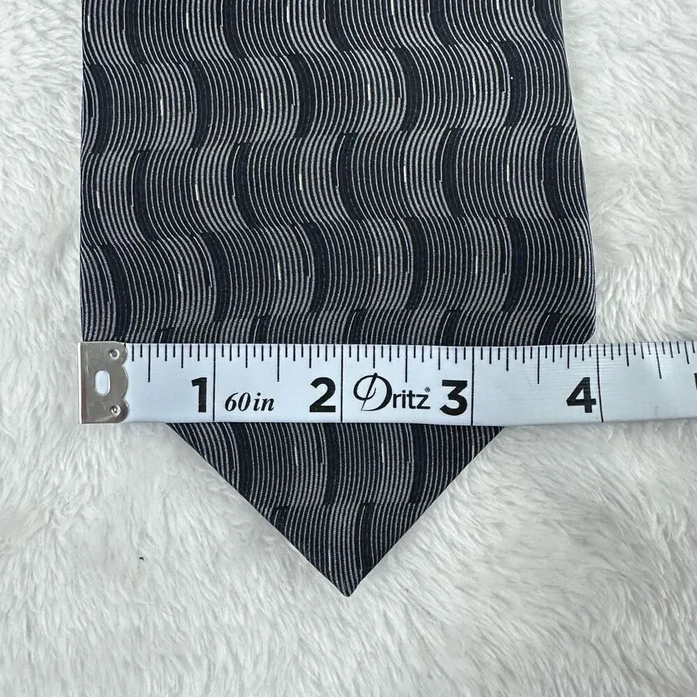 Bill Blass Black Label Men's Silk Necktie Black Geo Wave Pattern Psychadelic‎